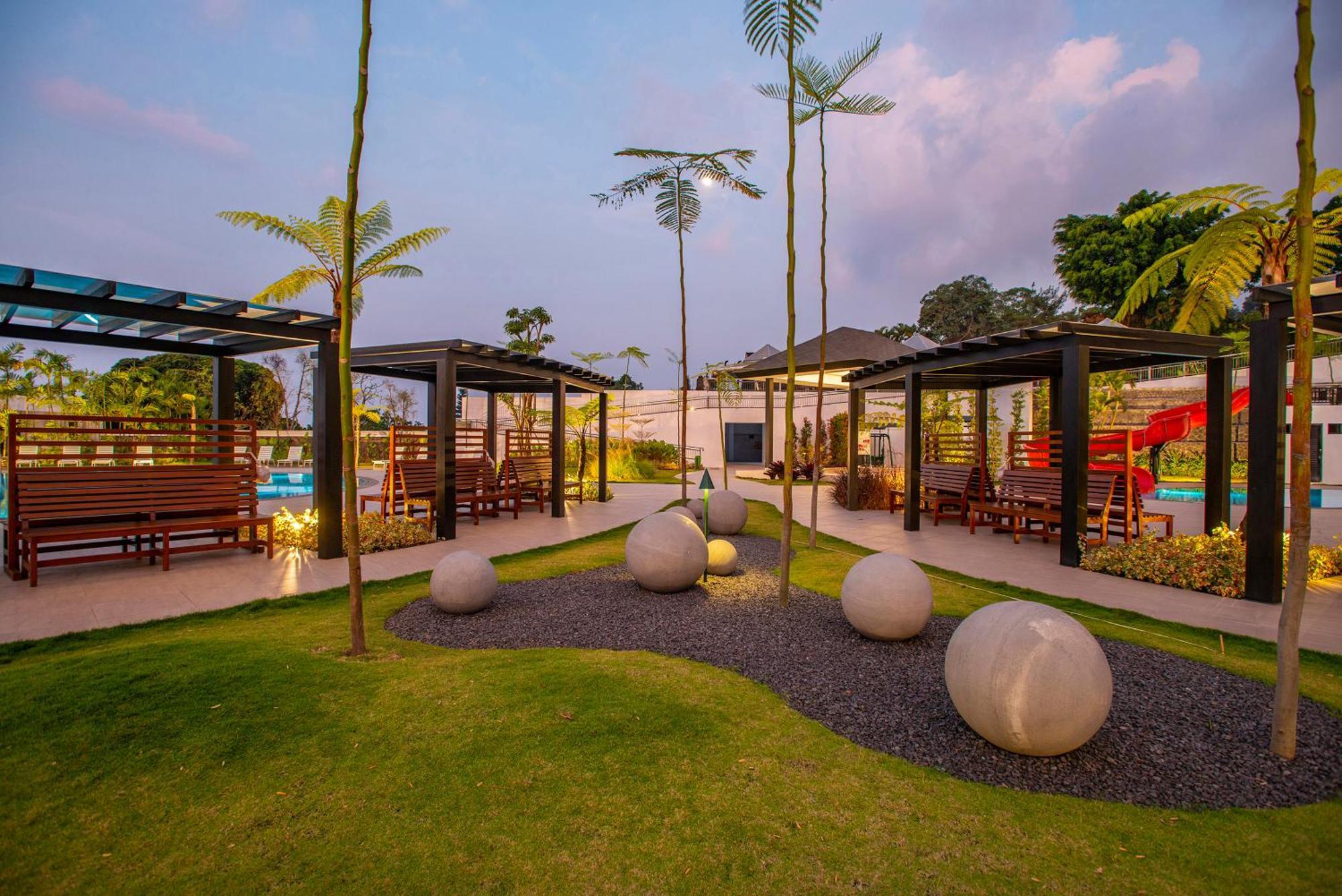 Surya Hotel & Cottages Prigen Exterior foto