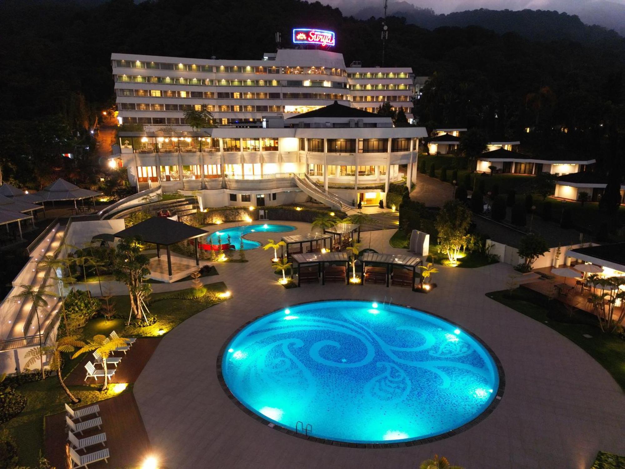 Surya Hotel & Cottages Prigen Exterior foto